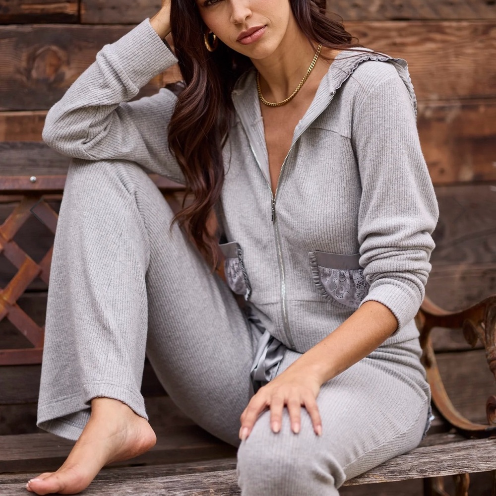 SOLD Beach Bunny Grey S Hoodie, XS Booty Pant - NWT.  Fits M - Picture 7 of 15